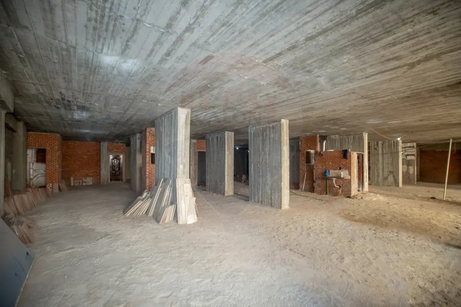 ميزان تجاري 870 م للبيع - رشدي (ش احمد شوقي - على الترام مباشرة)