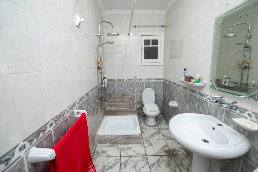 شقة للبيع 115م سيدي جابر ( ش أبو قير - بجوار سوبر ماركت دهب)