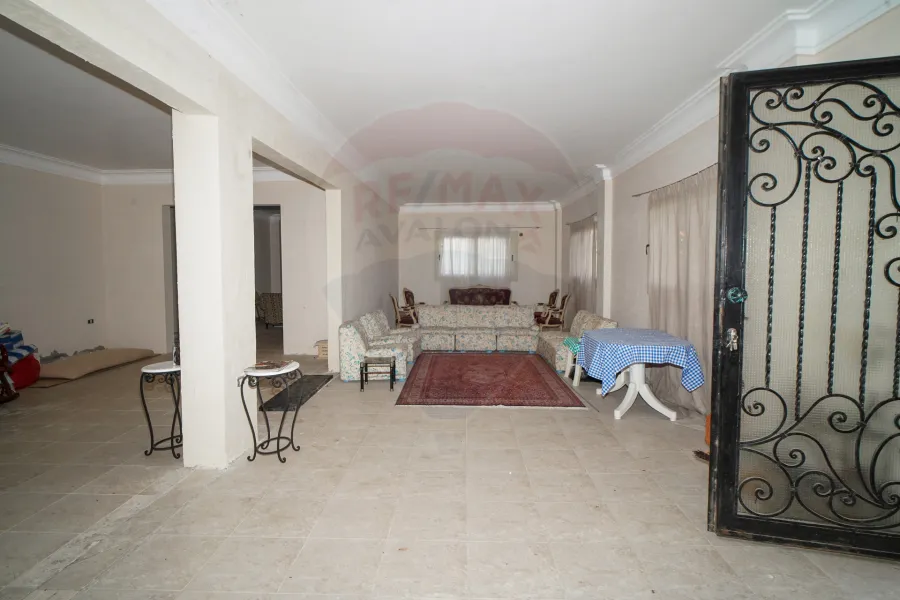 فيلا للبيع 4,200 م (فدان) كينج مريوط (بالقرب من واحة خطاب)