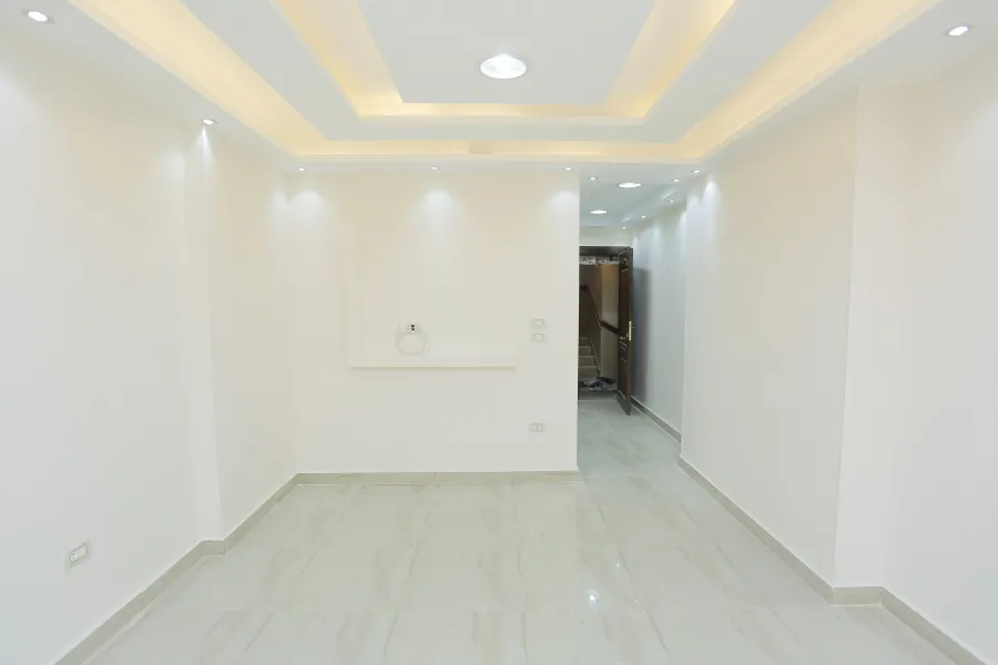 شقة للإيجار 110م كليوبترا - ش أبو قير الرئيسى