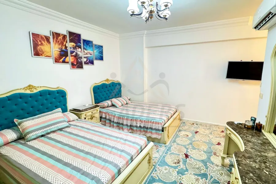 شقة للايجار المفروش 200 م سبورتنج (خطوات من نادي سبورتنج)