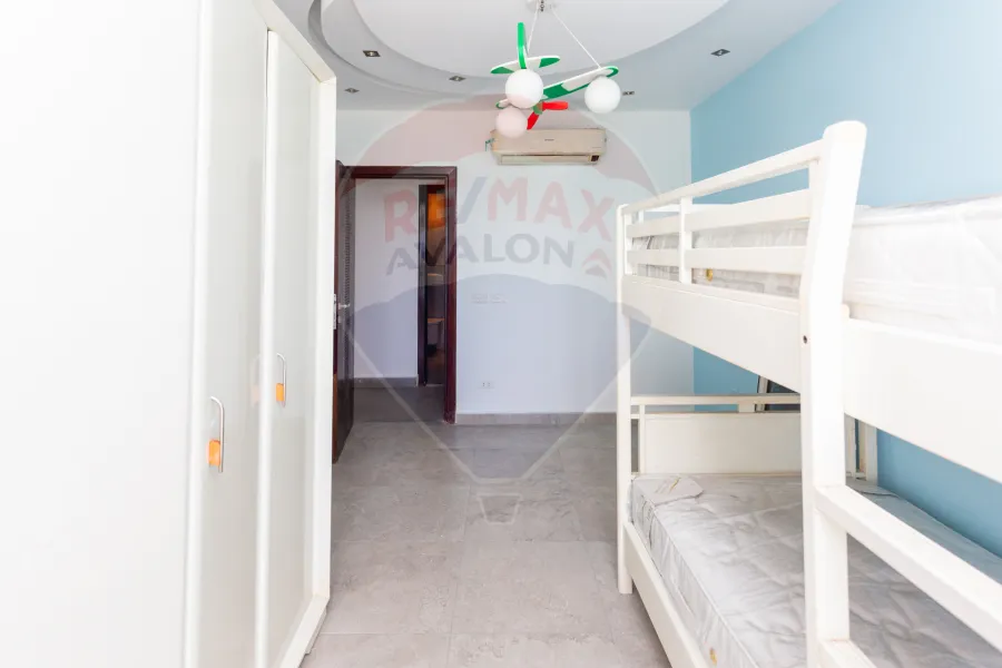 شقة للبيع 176 م كامب شيزار (على البحر مباشرة)