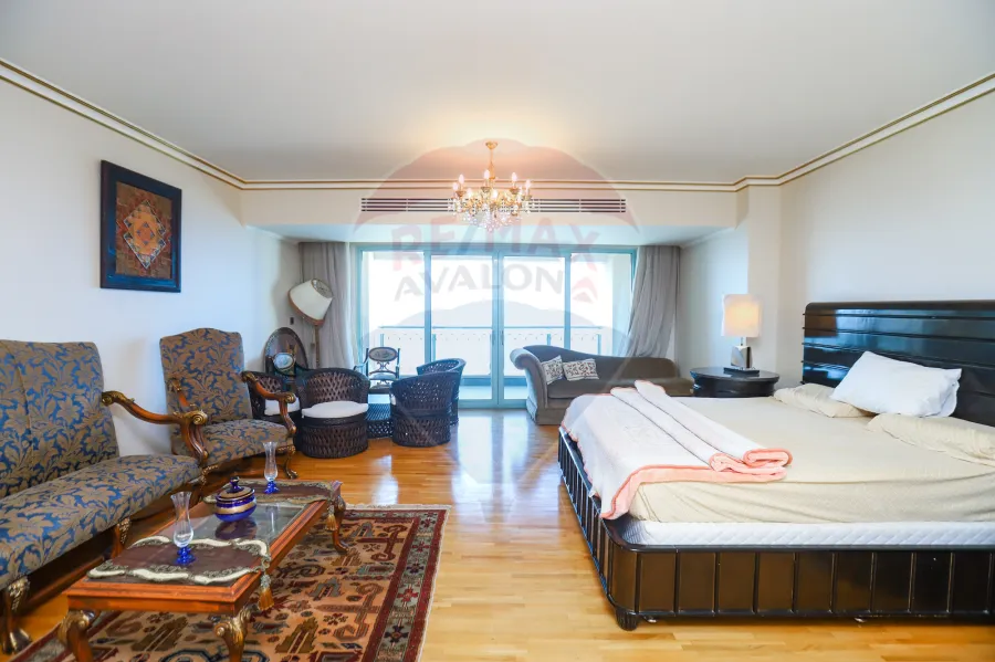 شقة للإيجار 650 م سان ستيفانو (الفورسيزون - علي البحر مباشرة)