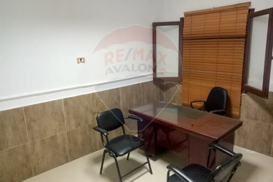 مقر إداري للبيع 75 م ميامي (ش 45 - خطوات من البحر)