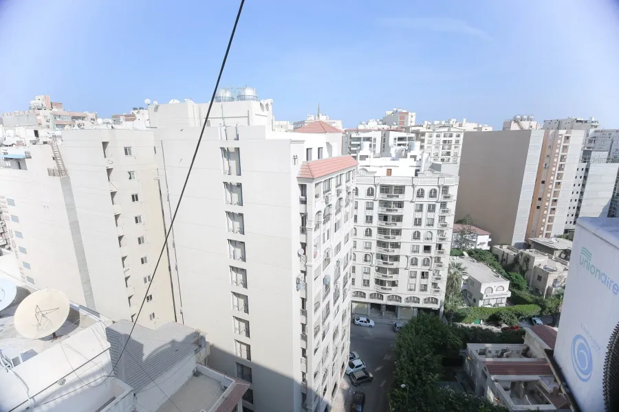 شقة للبيع 165م سموحة -خطوات من ش مصطفى كامل - منطقة فيلات