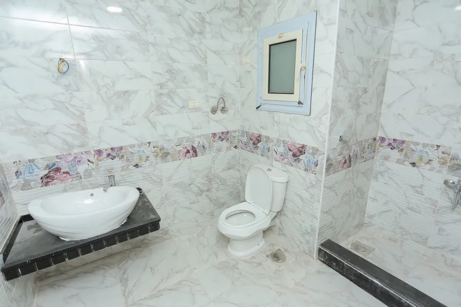 شقة للبيع 185م الازاريطة (خطوات من الترام)