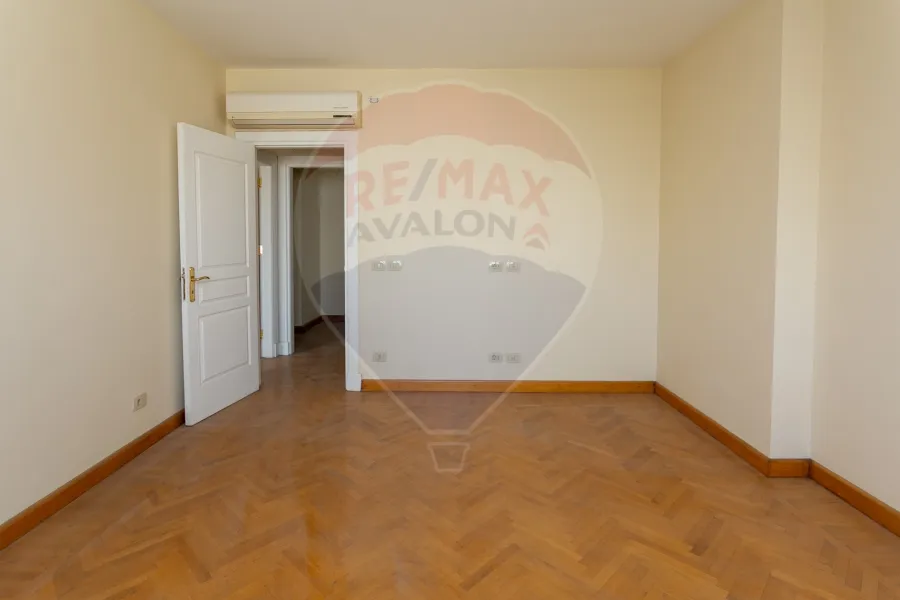 شقة للبيع 248 م سموحة ( ش فوزي معاذ رئيسي - برج اللوتس