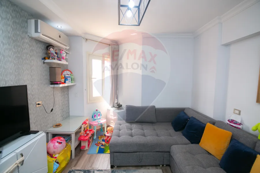 شقة للبيع 100 م  السيوف (ش جميله بو حريد)