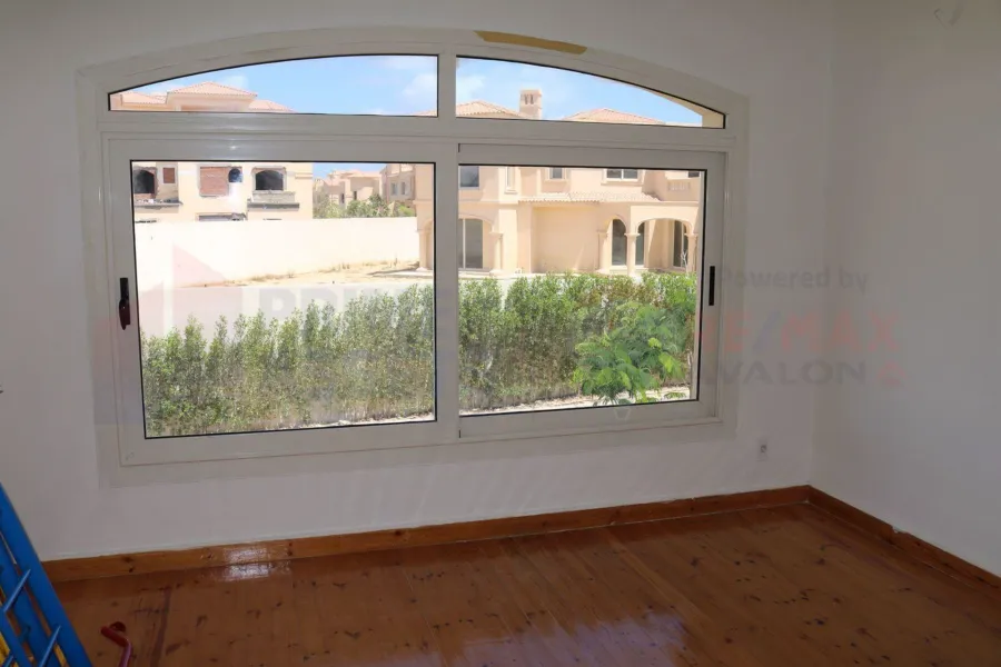 فيلا ستاند الون للبيع 890 م كينج مريوط (اليكس ويست - منطقة أنطونيادس)