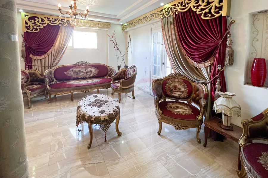 شقة للبيع 105 م زيزينيا (ش الامير جميل)