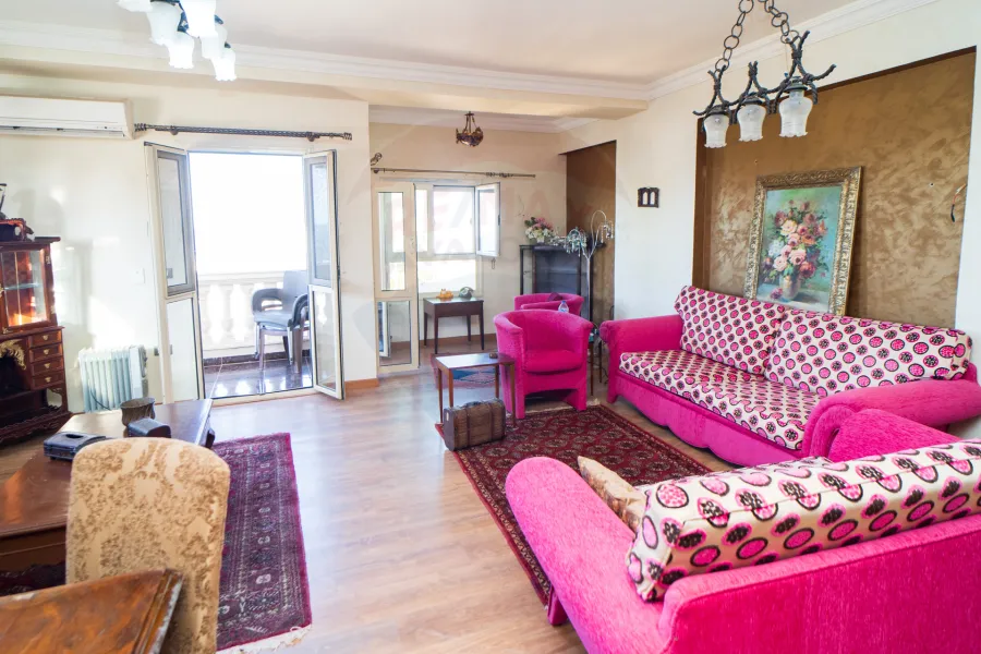 شقة للبيع 121 م الأزاريطه (ش سوتر الرئيسي بالقرب من مكتبه الاسكندرية - خطوات من البحر)