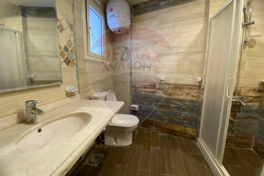 شقة للايجار المفروش 270 م سموحة (ش بهاء الدين الغتوري)