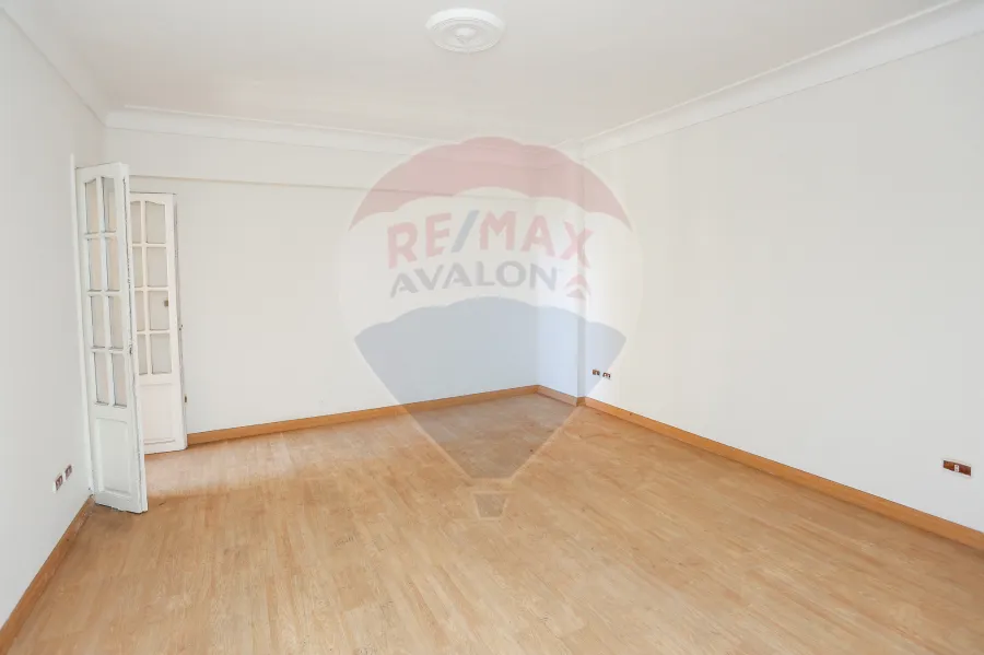 شقة للبيع 190م جليم (شارع ابوقير الرئيسي)