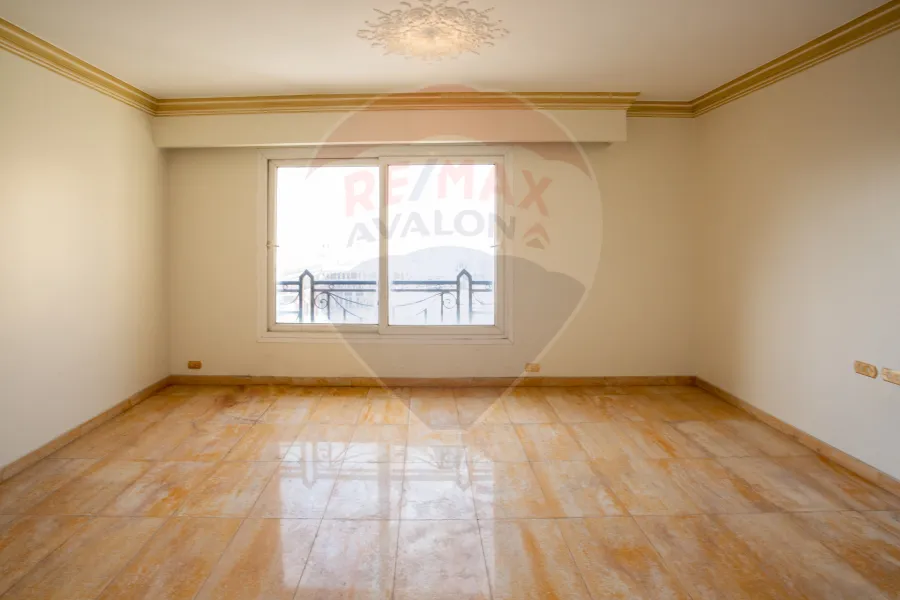 شقة للبيع 380 م كامب شيزار (شارع بورسعيد)