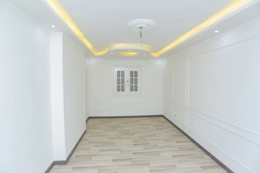 شقة للبيع 185م الازاريطة (خطوات من الترام)