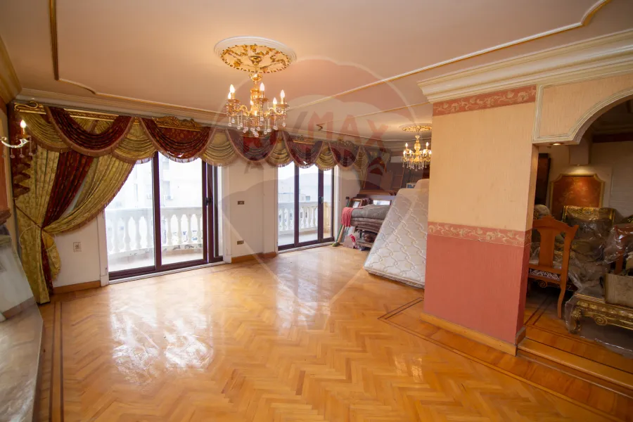 شقة للبيع 280 م ستانلي (خطوات من البحر)