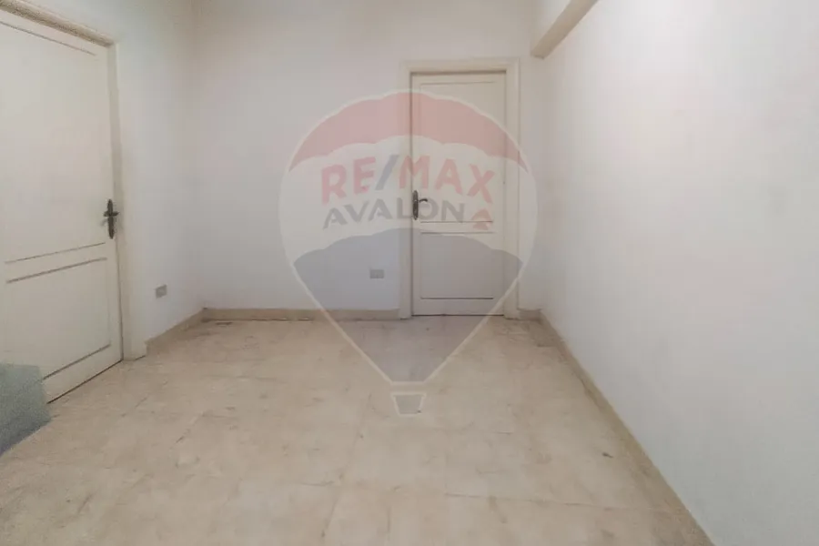 Shop + mezzan for rent 460 m Moustafa Kamel (Abu Qir st.)