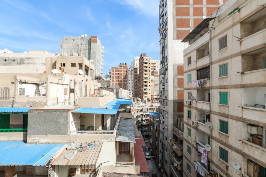 شقة للبيع 148م العصافرة بحرى (ش أحمد تيسير خطوات من البحر)