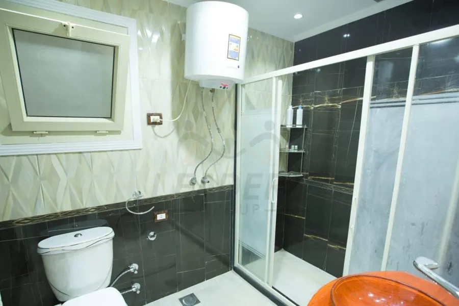 شقة للبيع 230 م سيدي بشر (علي البحر مباشرة)