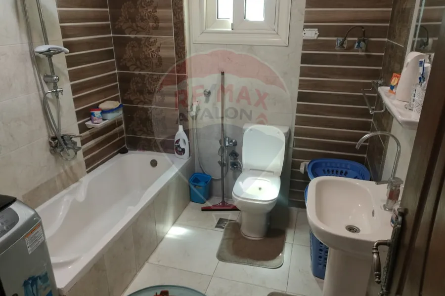 شقه للبيع 330 م الابراهيمية (تاني نمرة من البحر)