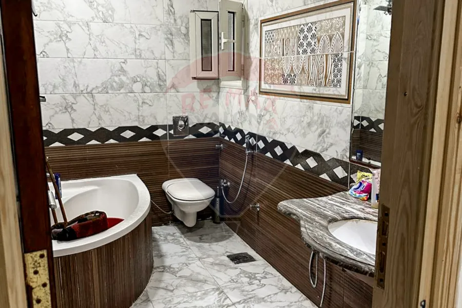 شقة للبيع 170 م كامب شيزار (شارع بورسعيد)