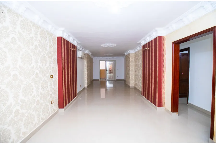 شقه للبيع 130م لوران (خطوات من شارع الأقبال و البنك الأهلي)