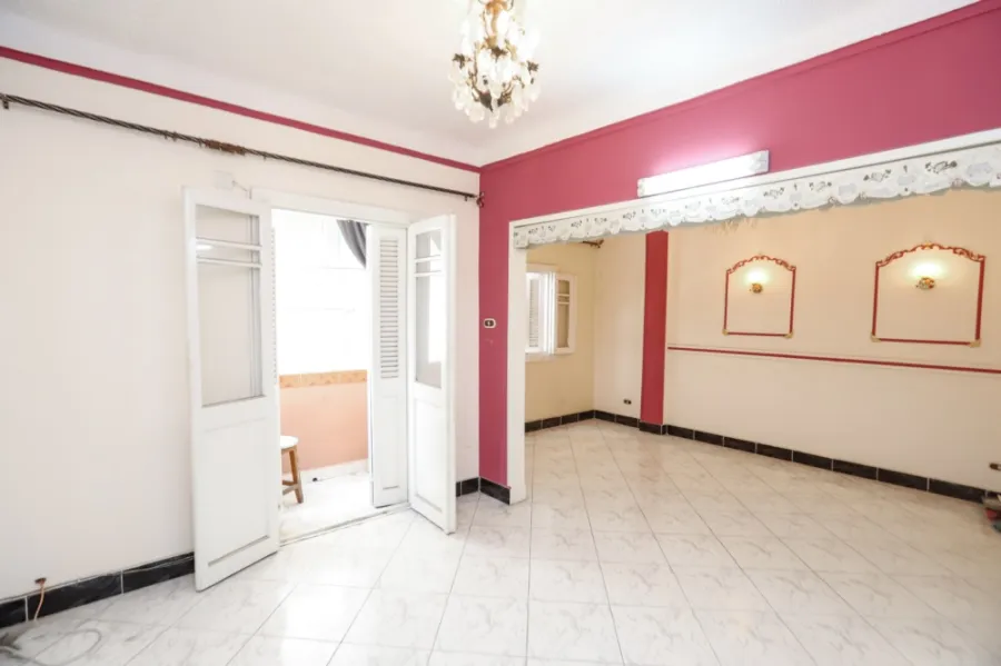 شقة للبيع 100م صافى - كليوباترا - خطوات من البحر