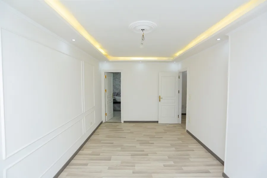 شقة للبيع 185م الازاريطة (خطوات من الترام)