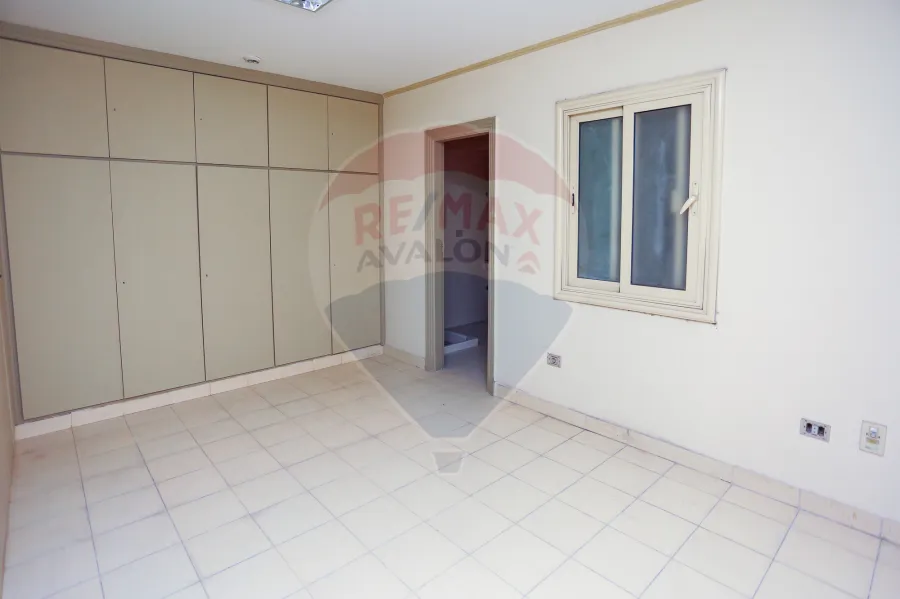 محل + ميزانين للايجار 300 م سموحه (ش فوزي معاذ)