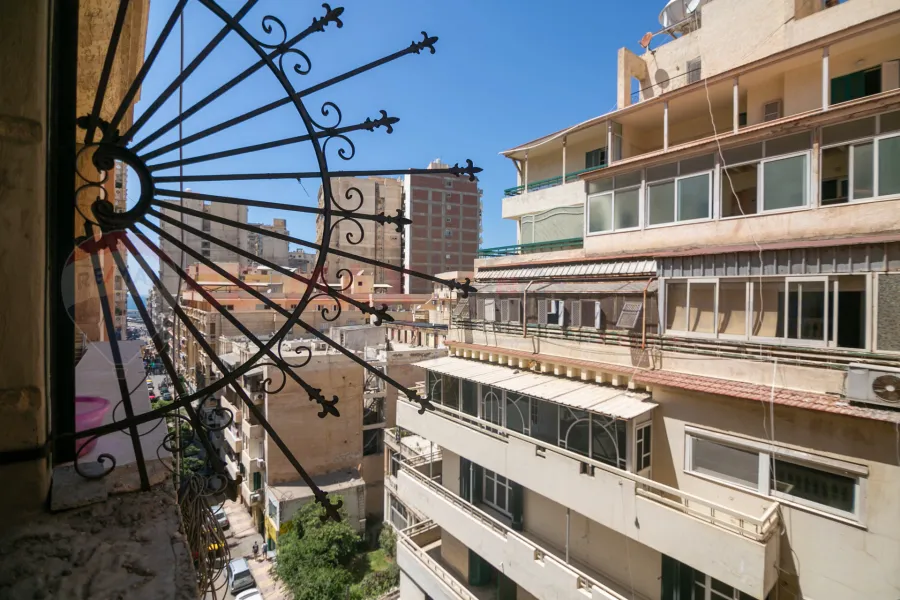 شقة للبيع 190 م جليم (ش مصطفى فهمي)