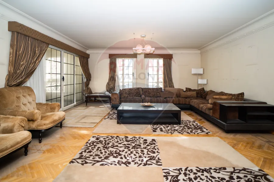 شقة للبيع 636م سموحة (ش البرت الاول - عمارات البارون)