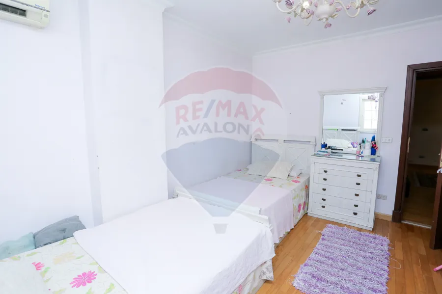 شقة للبيع 205 م سموحة (ميدان فيكتور عمانوئيل مباشرة- عمارة براند)