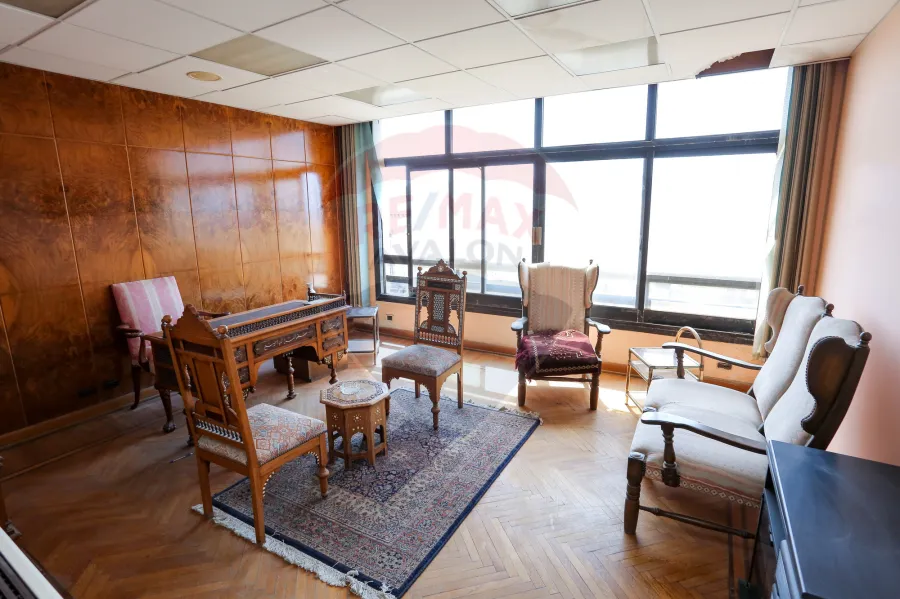 شقه اداري للايجار 175 م المنشيه ( ميدان عرابى )