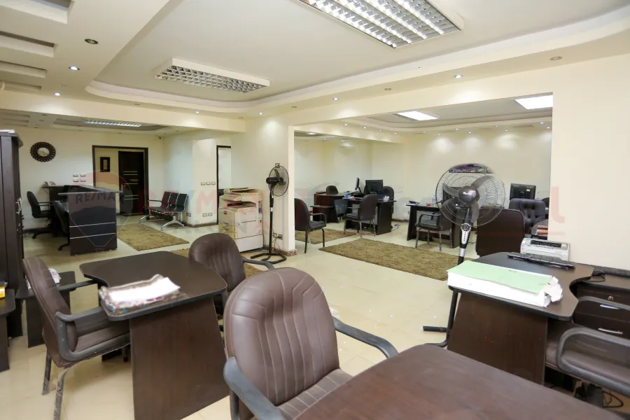 شقة للبيع  300 م لوران (ش الاقبال)- تصلح سكني او مكتب