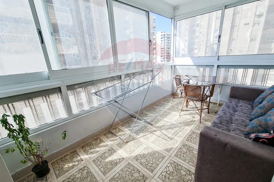 شقة للايجار 130 م مصطفي كامل (عمارات مساكن الضباط)