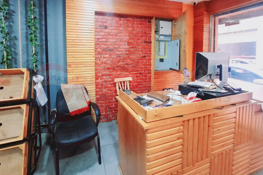 محل للايجار 70 م كفر عبده (خطوات من ميدان سانت جين)