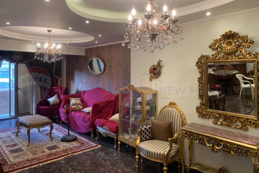 شقة للبيع 220 م الوزارة (ش أبو قير)