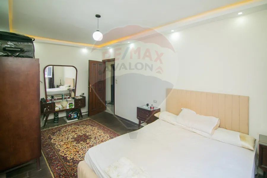 شقة للبيع 155 م  سموحة (ش الهيلتون - خطوات من جرين بلازا)