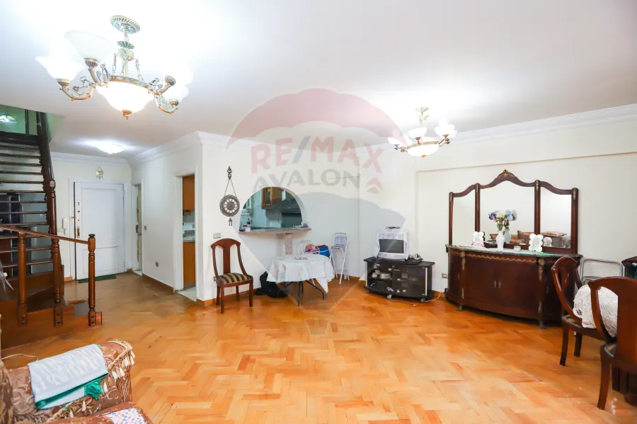 دوبلكس للبيع 170م سابا باشا (رابع نمرةمن البحر)