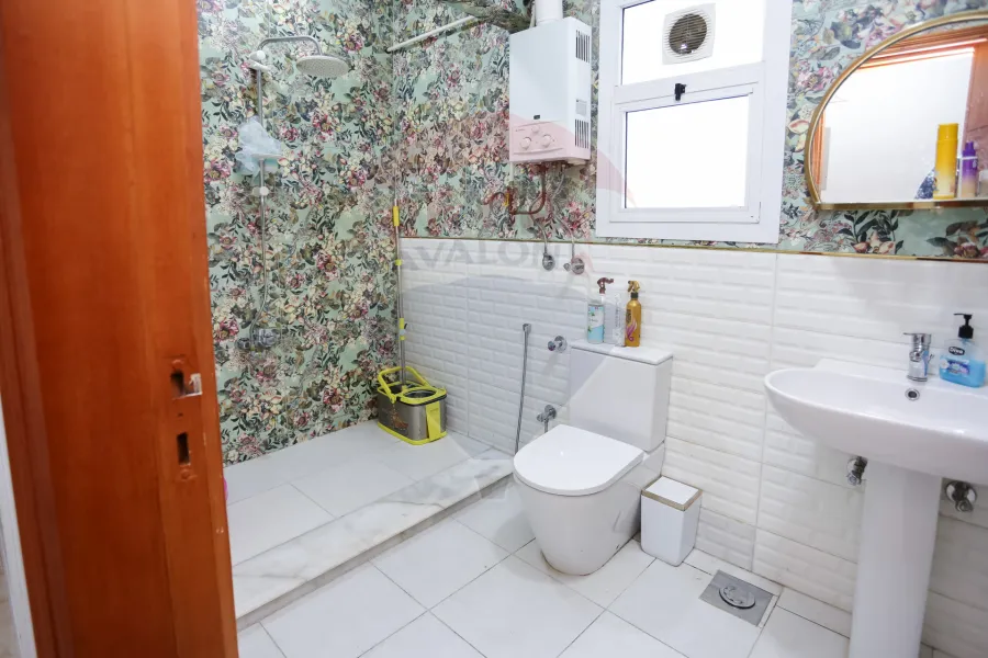 شقة للبيع 190 م سيدي بشر (ثاني نمرة من ش جمال عبد الناصر)