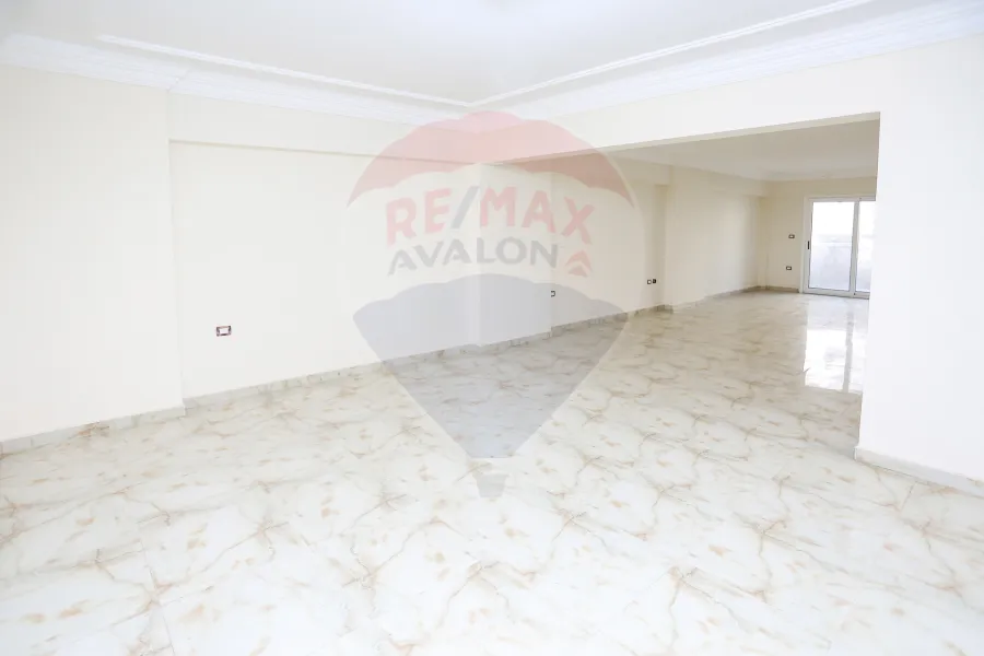 شقة للإيجار280 م جليم (خطوات من البحر)