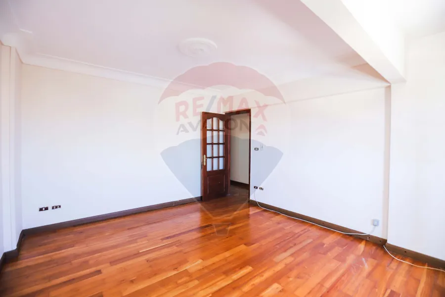 شقه للبيع 218 م جليم  طريق الحرية - ش أبو قير