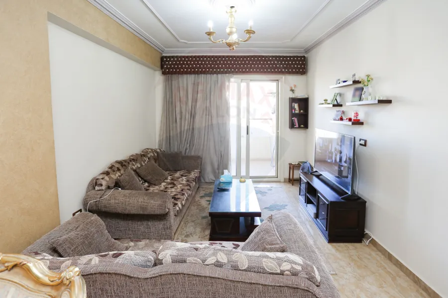 شقة للبيع 195 م كفرعبدة (ش امير البحار)