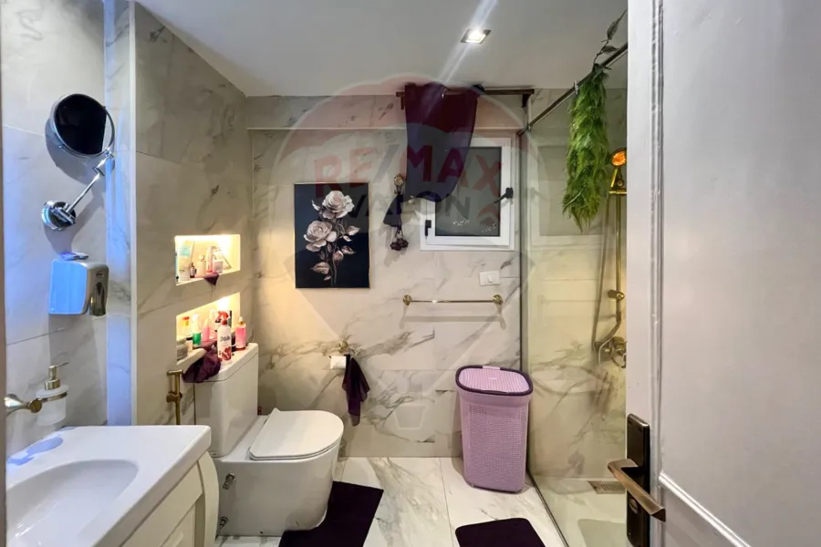 شقة للايجار المفروش127 م لوران (ش أبو قير)