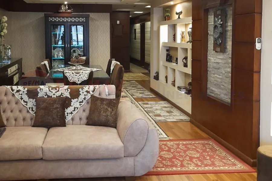 شقة للبيع 205 م السرايا (بجوار شاطئ المحروسة)