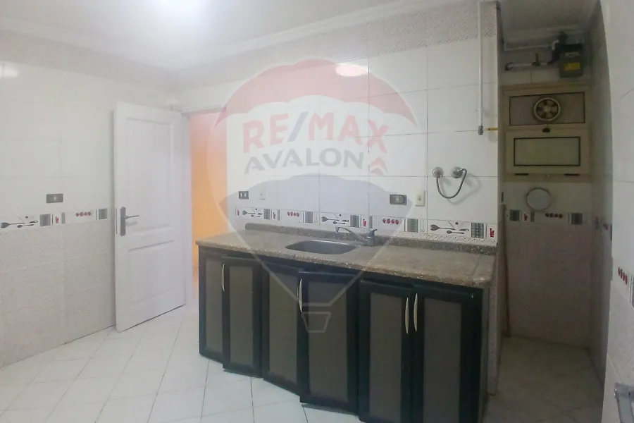 شقة للبيع 160 م لوران (ش عبد الحميد الديب)