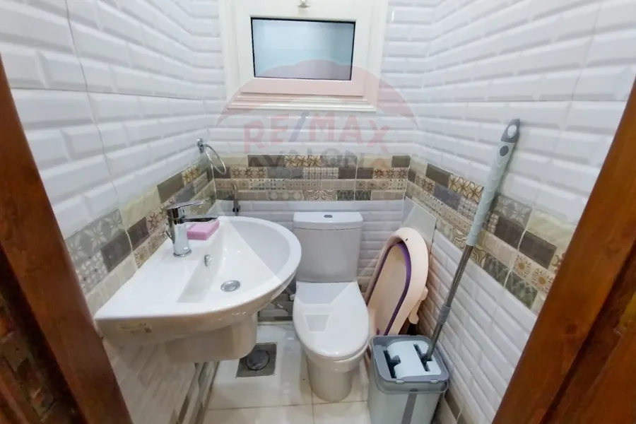 شقة للبيع 160 م المندرة (ش جمال عبد الناصر مباشرة)