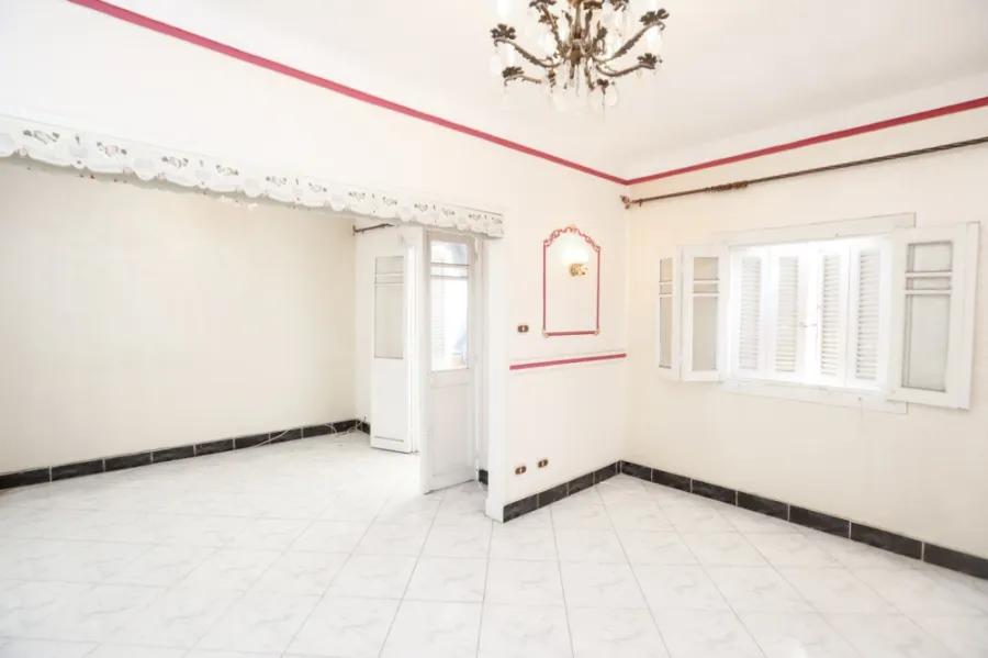 شقة للبيع 100م صافى - كليوباترا - خطوات من البحر