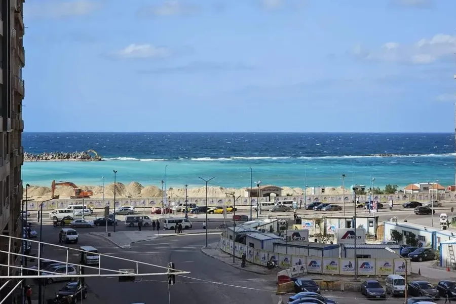 محل للبيع 85 م سيدي بشر (على البحر مباشرة)