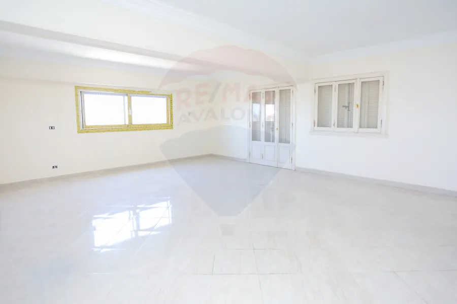 شقة للايجار 150 م محطة الرمل (ش سعد زغلول)